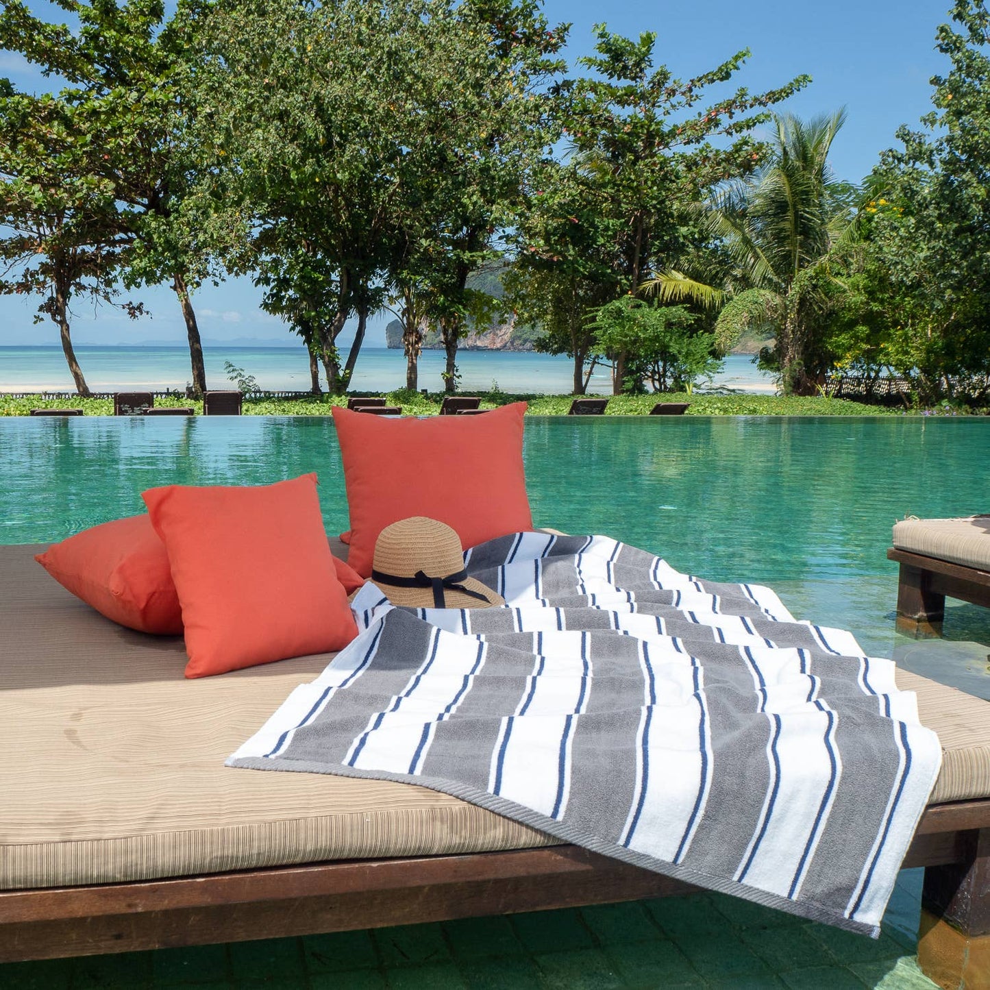 Aston & Arden Luxury Beach Towel
